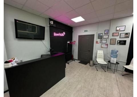 Салон красоты в паре минутах ходьбы от метро Ленина