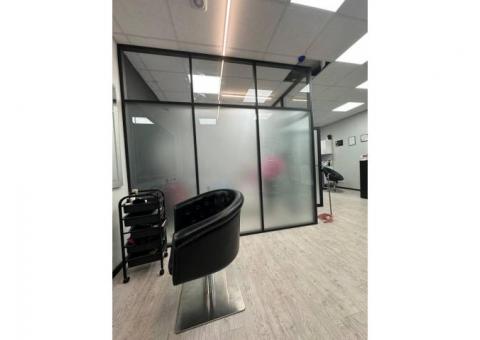 Салон красоты в паре минутах ходьбы от метро Ленина