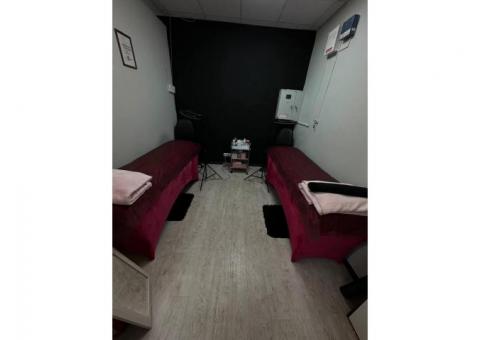 Салон красоты в паре минутах ходьбы от метро Ленина