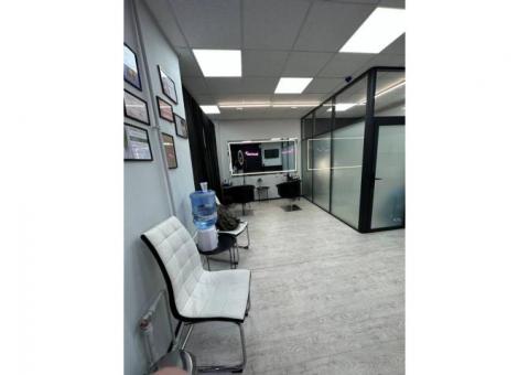 Салон красоты в паре минутах ходьбы от метро Ленина