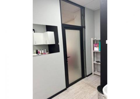 Салон красоты в паре минутах ходьбы от метро Ленина