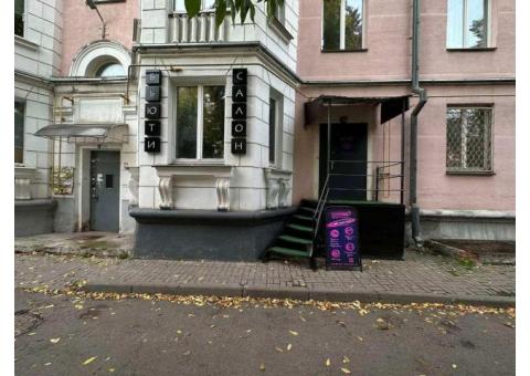 Салон красоты в паре минутах ходьбы от метро Ленина