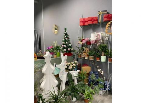 Магазин цветов в прикассовой зоне супермаркета