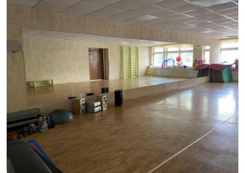 Спортивный комплекс с тренажёрными залами и кафе