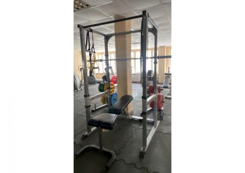 Спортивный комплекс с тренажёрными залами и кафе