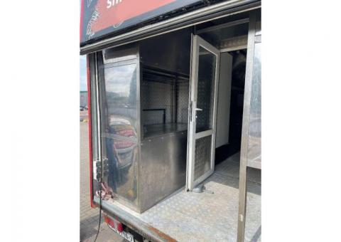 Готовый фудтрак на базе Mercedes-Benz Atego