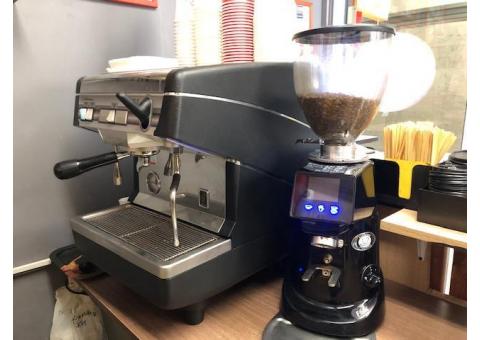 «Кофе с собой» в переходе метро Партизанская