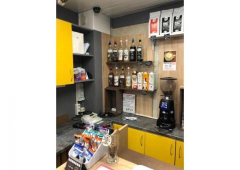 «Кофе с собой» в переходе метро Партизанская