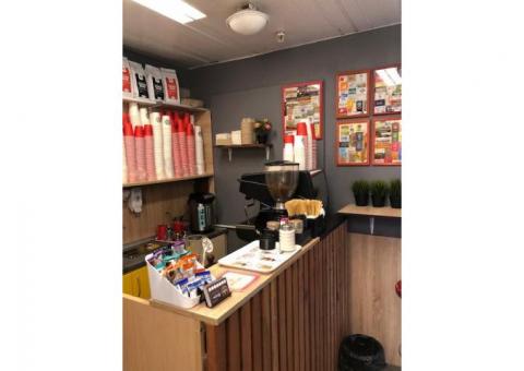 «Кофе с собой» в переходе метро Партизанская