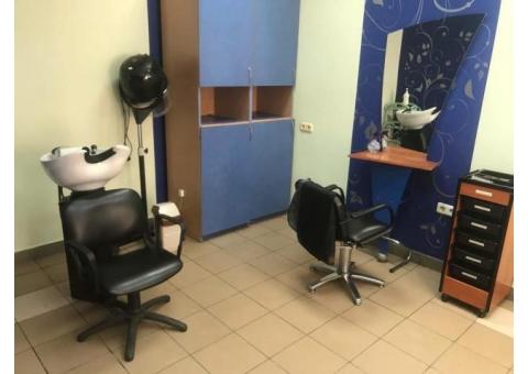 Парикмахерская возле станции метро Спортивная