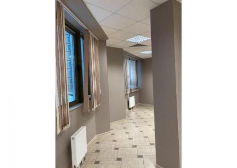 Продажа офисного помещения в ТЦ Титан