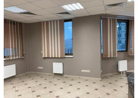 Продажа офисного помещения в ТЦ Титан