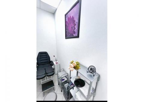 Салон красоты рядом с метро Уручье