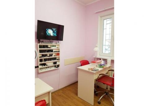 Нейл-студия возле метро Малиновка