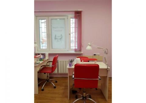 Нейл-студия возле метро Малиновка