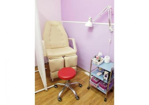 Нейл-студия возле метро Малиновка