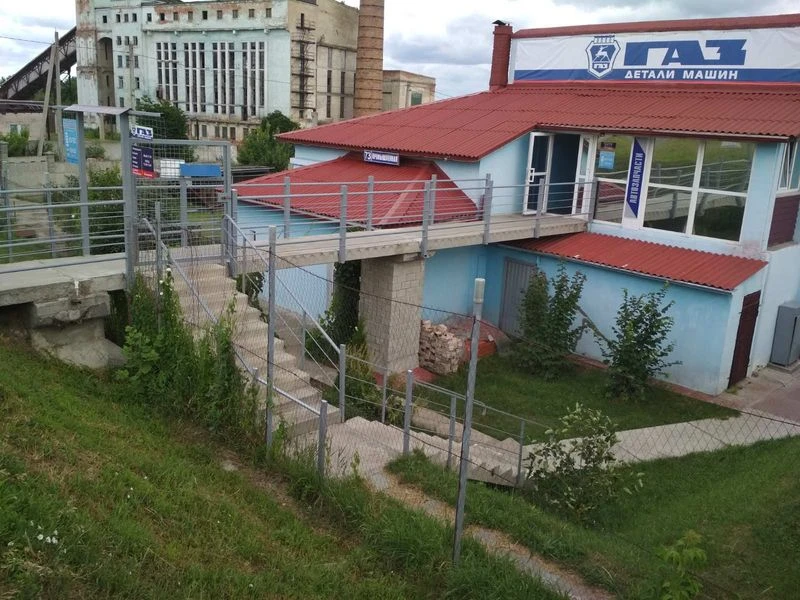 Автосервис с магазином запчастей, в собственности