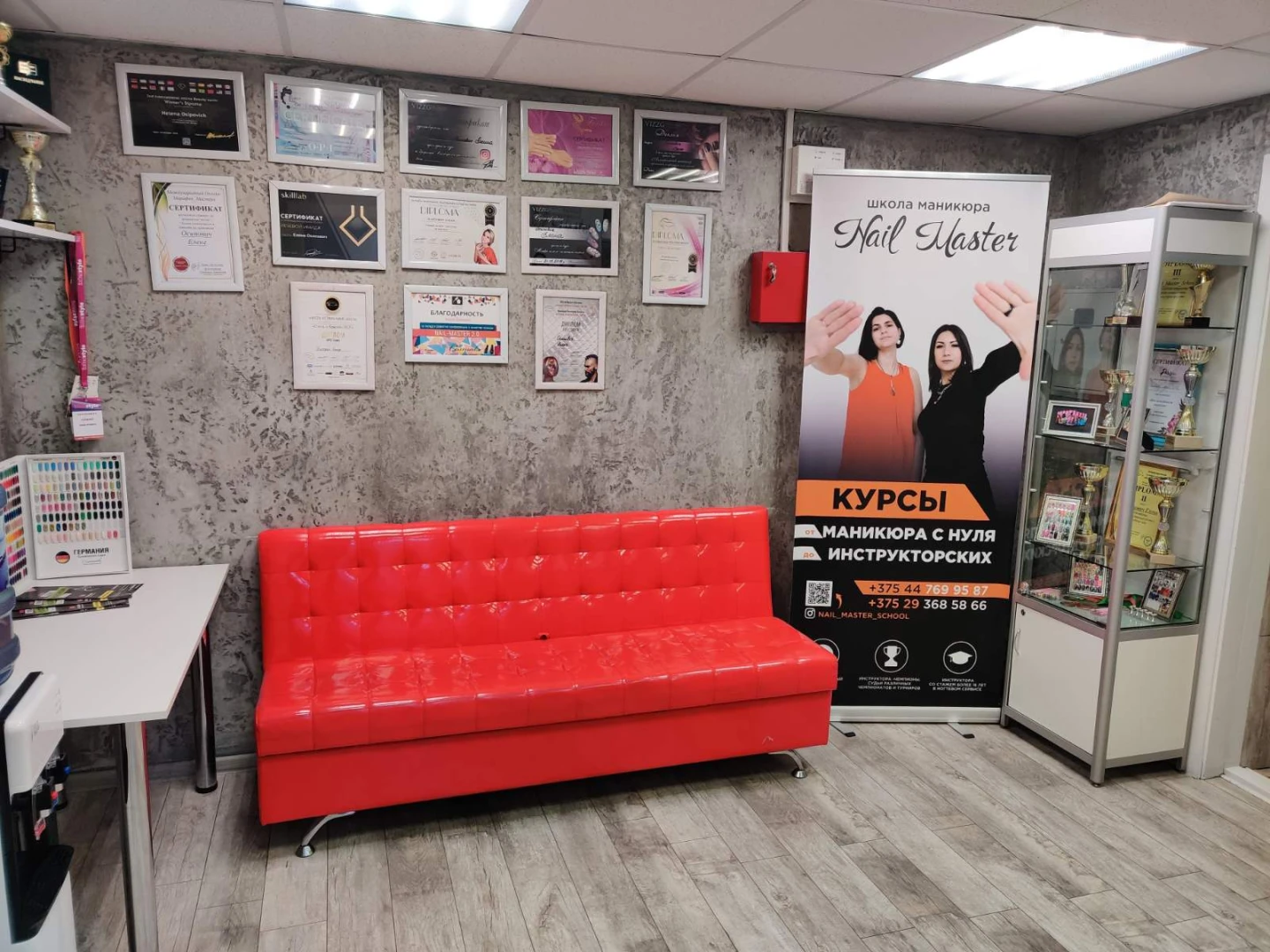 Бpeнд кocмeтики + интepнeт-мaгaзин + шкoлa маникюра