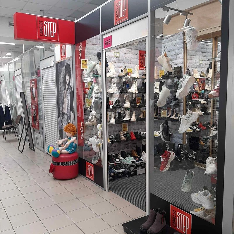 Фирменный магазин молодёжной обуви в ТЦ Зеркало