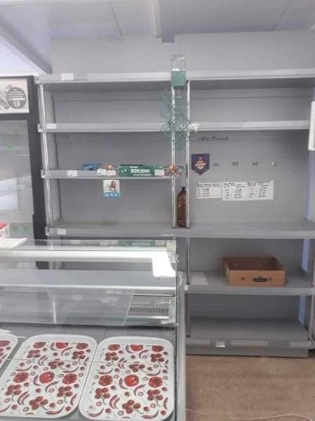 Мини-магазин на остановке в Боровлянах