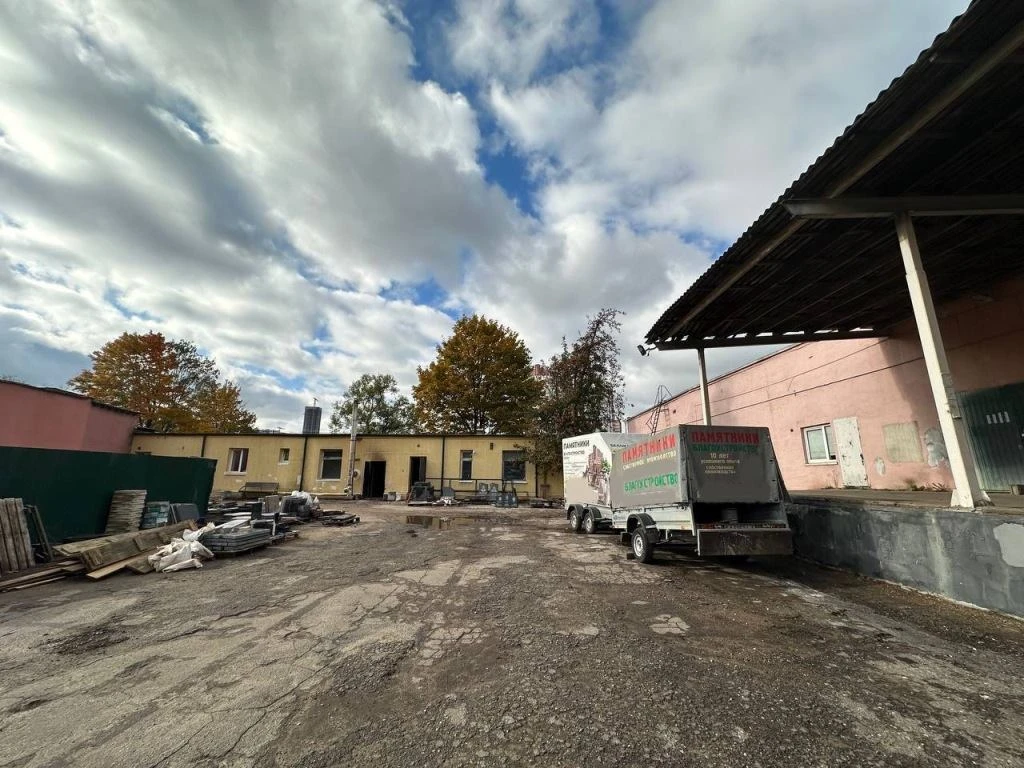 Доля в компании по изготовлению памятников